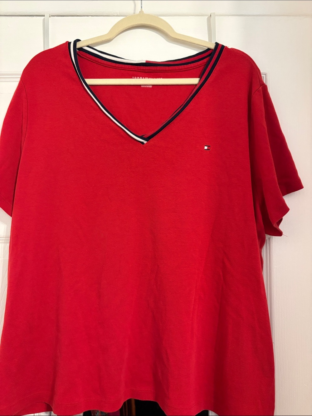 Cotton Tommy Hilfiger Red V-Neck Tee with Contrast Trim size 2X PtP 27 length 26